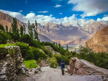 Pakistan Explorer: Mughals, Mystics & Mountains