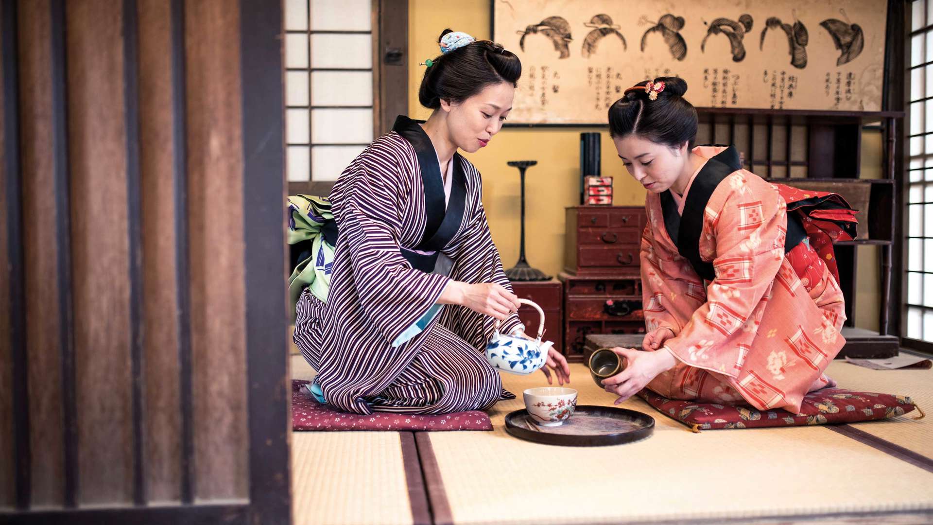 Kimon Drinking Matcha, Japan