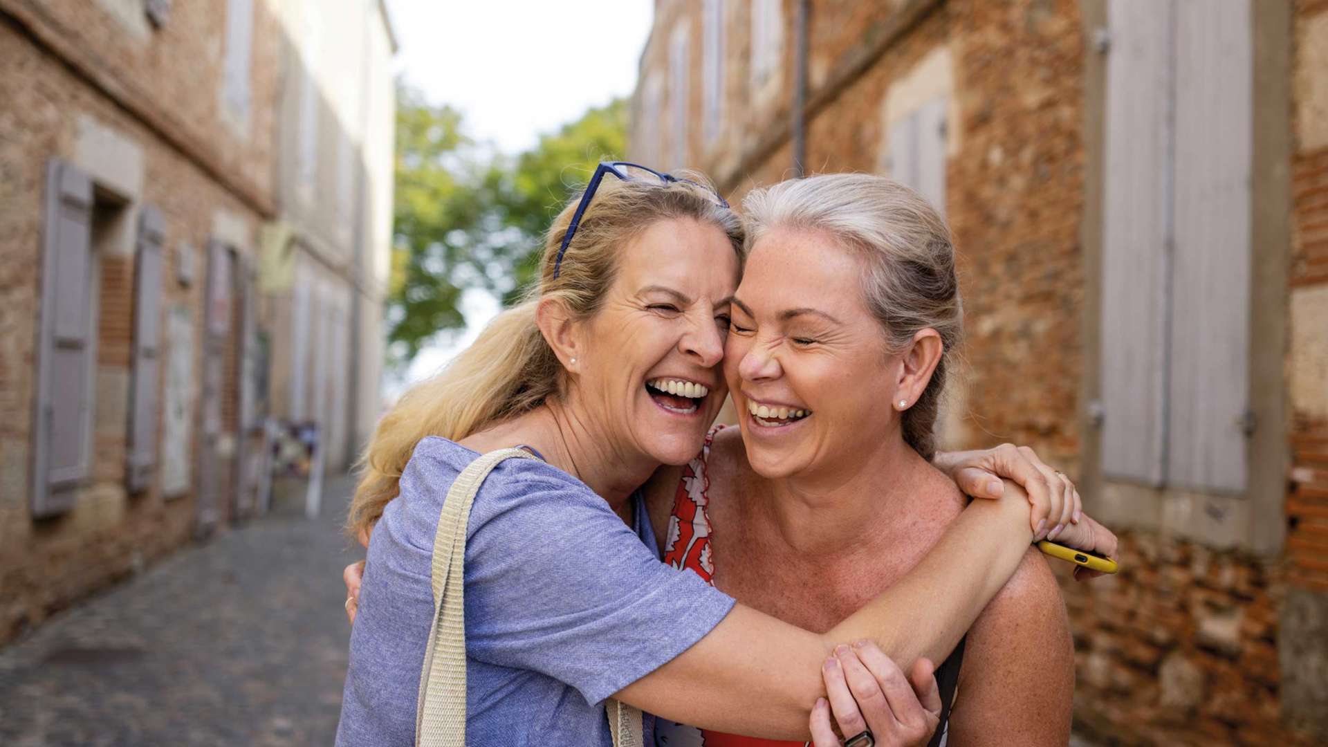 Women Hugging, Toulouse, France